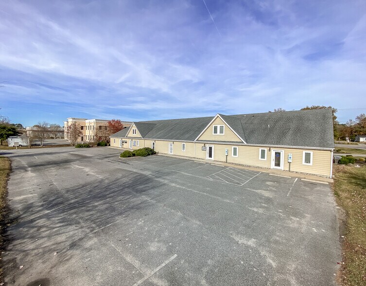 More Photos Of 111 Currituck Commercial Dr, Moyock Office For Sale