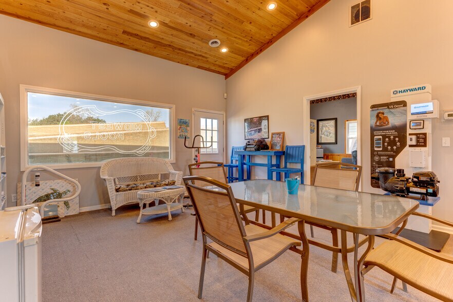 More Photos Of 3090 W Cook Rd, Grand Blanc Showroom For Sale