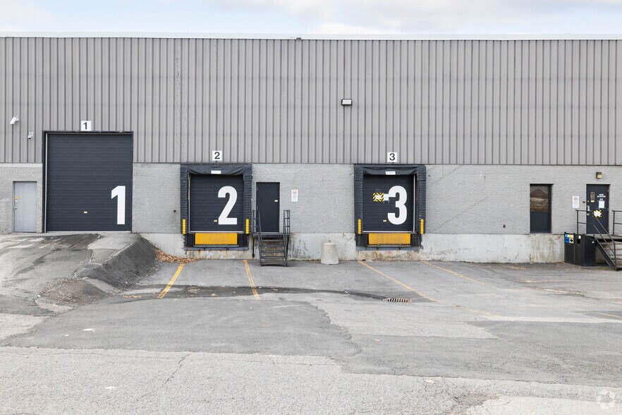 More Photos Of 839-859 Jean-Paul-Vincent, Longueuil Warehouse For Lease