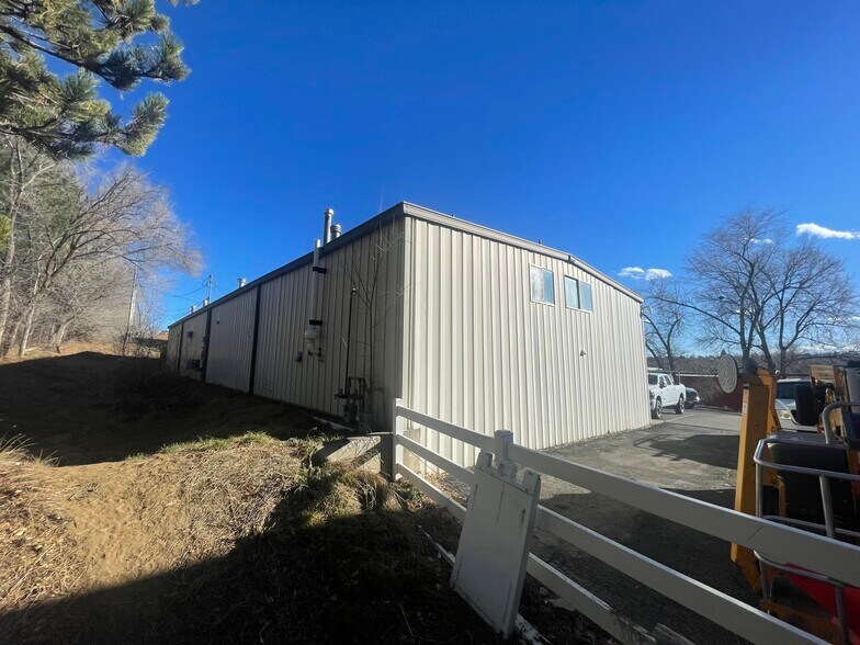 More Photos Of 3310-3320 S Knox Ct, Englewood Research And Development For Lease