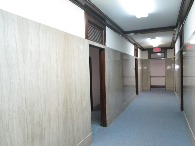 More Photos Of 10 E 3rd St, Tulsa Office For Sale