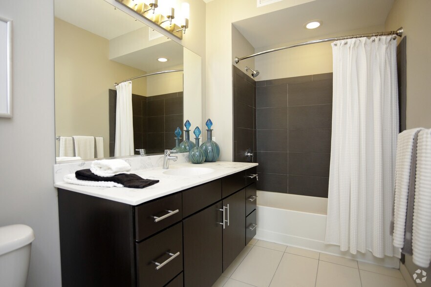 More Photos Of 123 N Desplaines St, Chicago Apartments For Lease