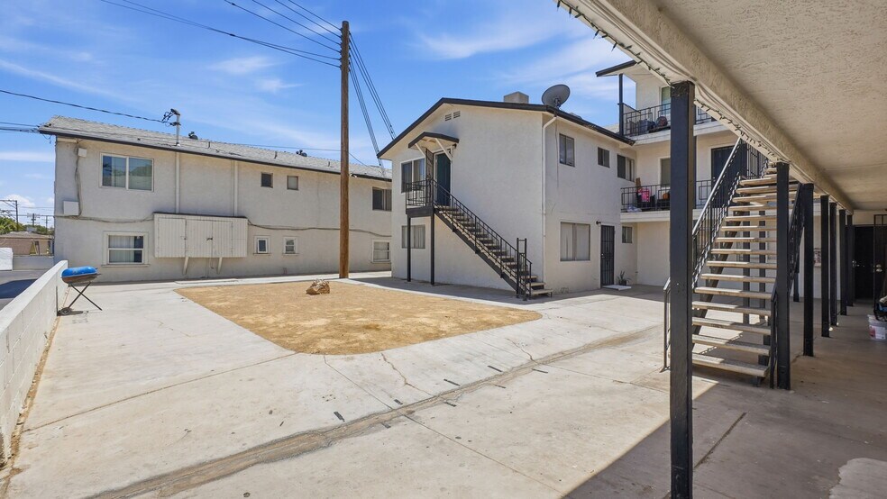 More Photos Of 511-517 E Fredricks St, Barstow Apartments For Sale
