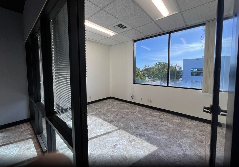More Photos Of 15 Corporate Park, Irvine Medical For Lease