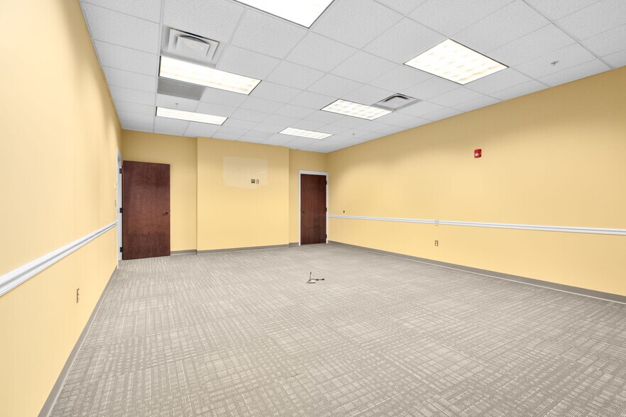 More Photos Of 10304 Spotsylvania Ave, Fredericksburg Office For Lease