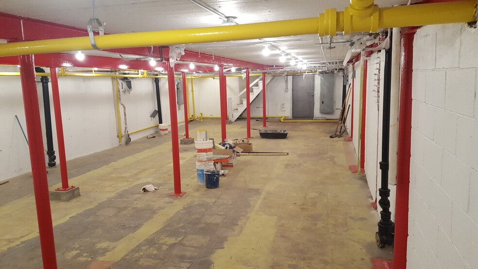 More Photos Of 5977 N Clark St, Chicago Storefront Retail Residential For Lease