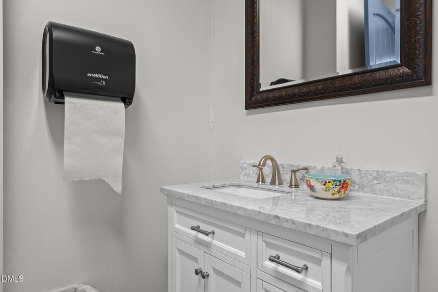 More Photos Of 1665 N Market Dr, Raleigh Light Manufacturing For Lease