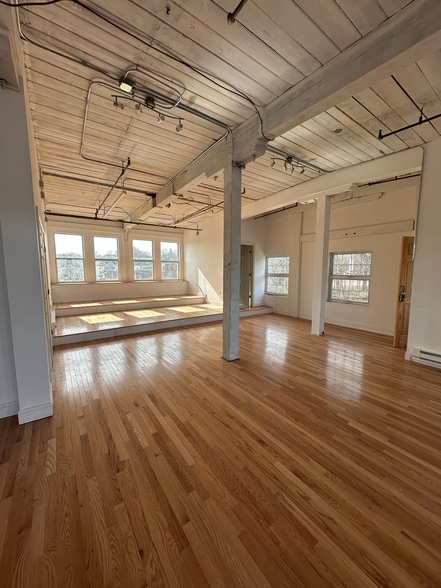 More Photos Of 100 Business St, Hyde Park Unknown For Lease