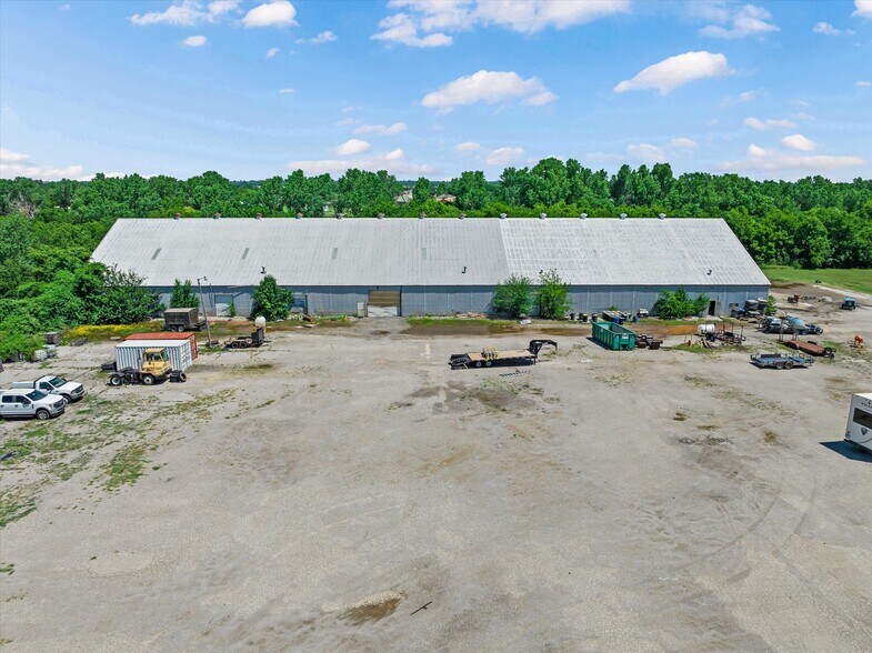 More Photos Of 1515 E Main St, Yukon Industrial For Sale