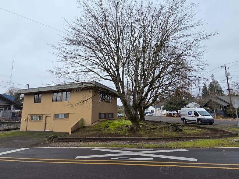 More Photos Of 1976 SE Ochoco St, Milwaukie Office For Lease