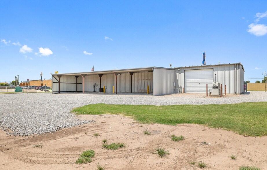 More Photos Of 1510 Amity Ln, El Reno Industrial For Lease