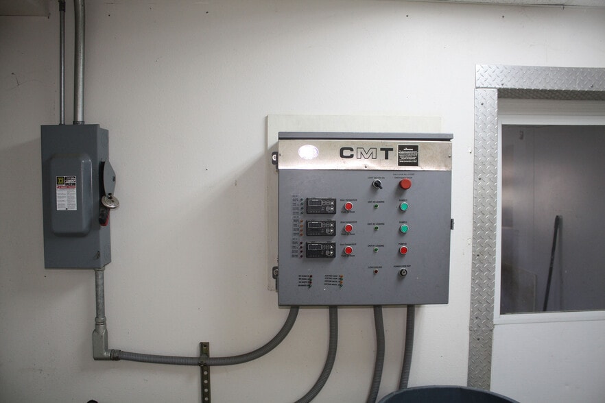 More Photos Of 174 NW 9th ave, Mulberry Distribution For Sale