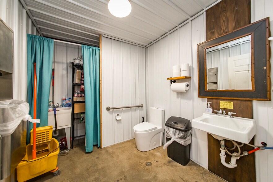 More Photos Of 3953 Highway 95, Cleveland Convenience Store For Sale