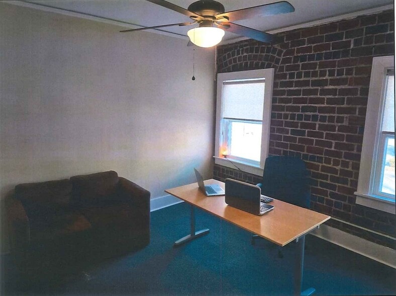 More Photos Of 645 Ohio St, Terre Haute Storefront Retail Office For Lease