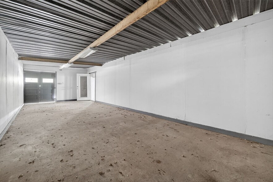 More Photos Of 905 Ruiz St, San Antonio Storefront For Lease