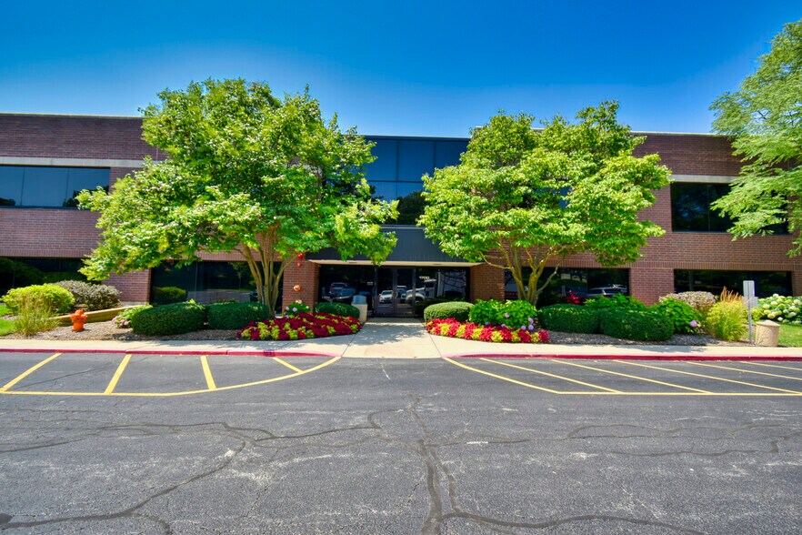 More Photos Of 1700 Park St, Naperville Office For Lease