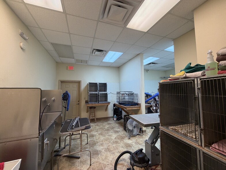 More Photos Of 1220 Hand Ave, Ormond Beach Showroom For Lease