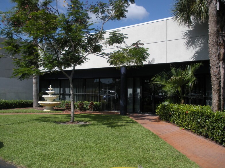 More Photos Of 700-710 S Military Trl, Deerfield Beach Warehouse For Lease