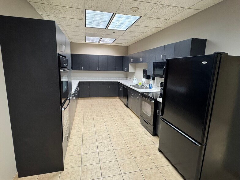 More Photos Of 6600 Westown Pky, West Des Moines Medical For Lease