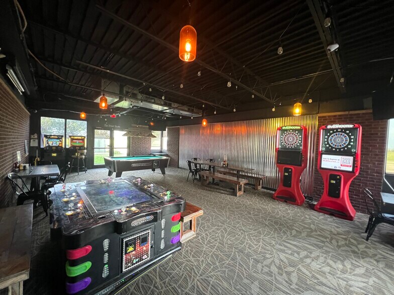 More Photos Of 4810 86th St, Urbandale Restaurant For Sale