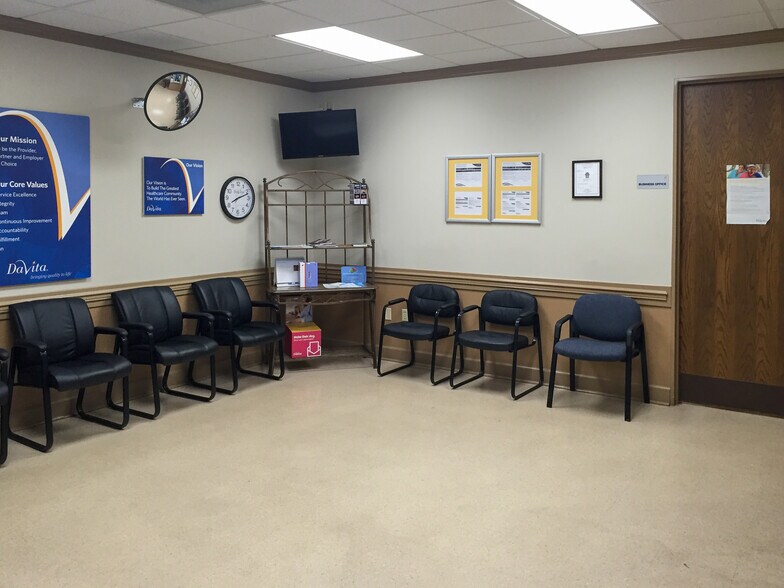 More Photos Of 1900 Malvern Ave, Hot Springs Hospital For Sale