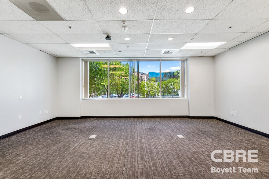 More Photos Of 26025 Mureau Rd, Calabasas Office For Sale