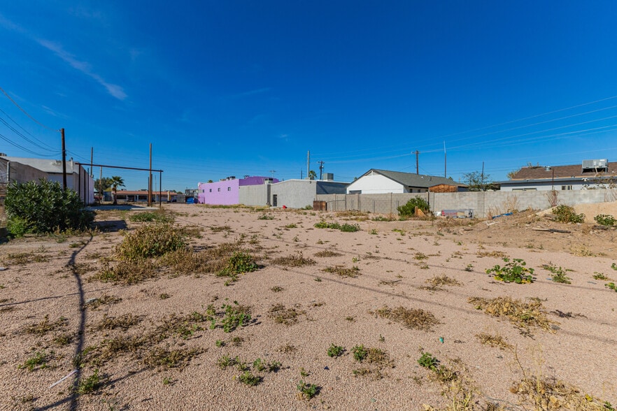 More Photos Of 2533 N 16th St, Phoenix Showroom For Sale
