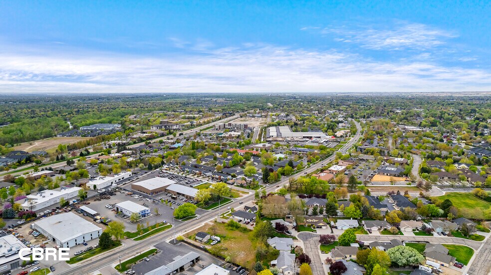 More Photos Of 1442 E State St, Eagle Land For Lease