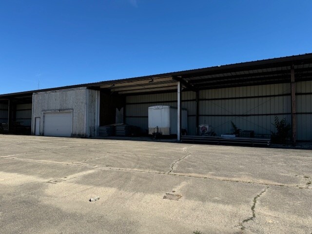 More Photos Of 111 S Lake St, Montgomery Service For Sale