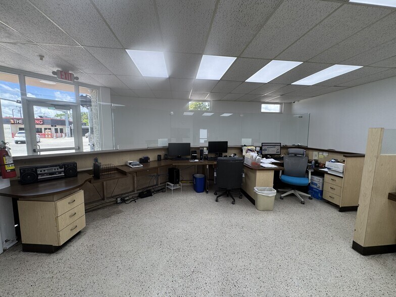 More Photos Of 12501-12505 NW 7th Ave, North Miami Office For Lease