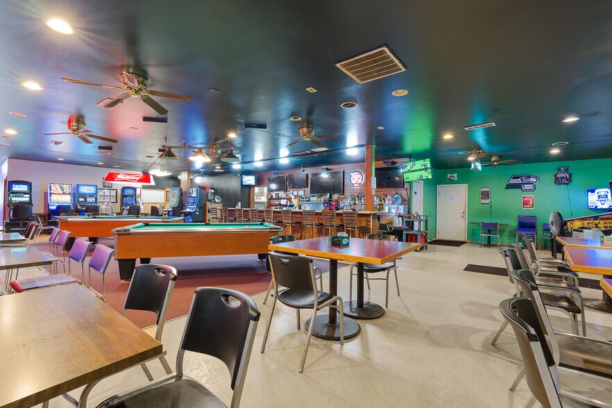 More Photos Of 335 E 3rd St, Lafayette Bar For Sale