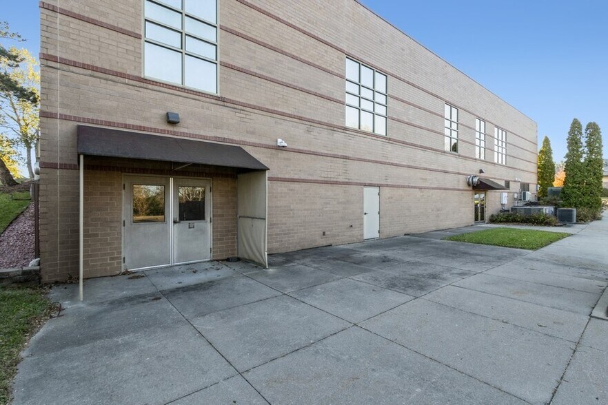 More Photos Of 2834 Northgate Dr, Iowa City Office For Lease