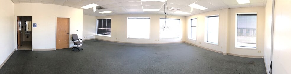 More Photos Of 7717 Edgewater Dr, Oakland Office For Sale