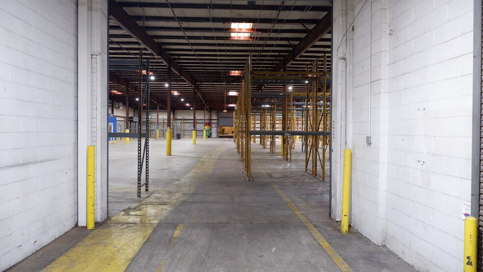 More Photos Of 1145 Hayes Industrial Dr, Marietta Distribution For Sale