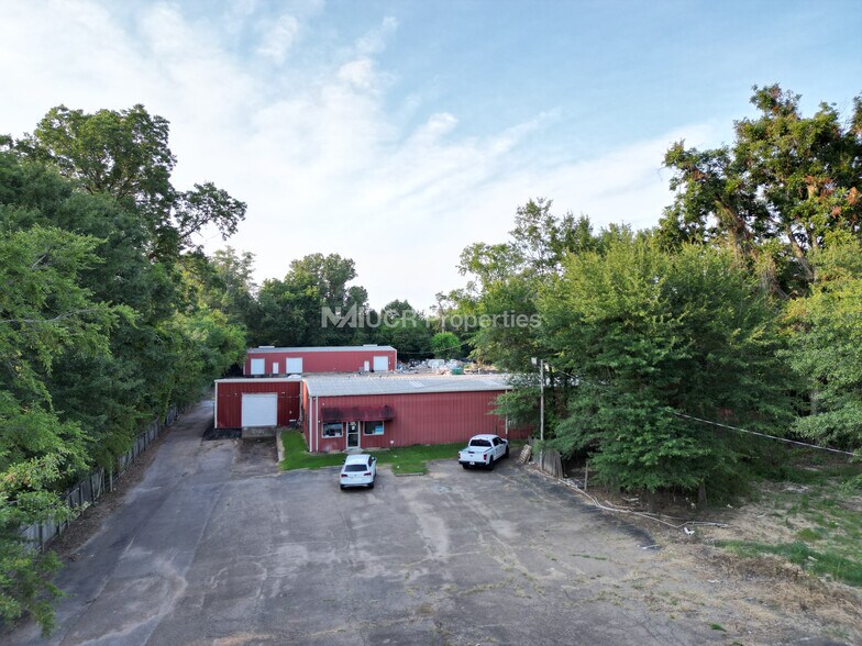 More Photos Of 831 E Peace St, Canton Distribution For Sale