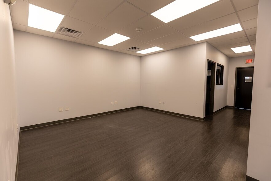 More Photos Of 9300 W Ogden Ave, Brookfield Office For Lease