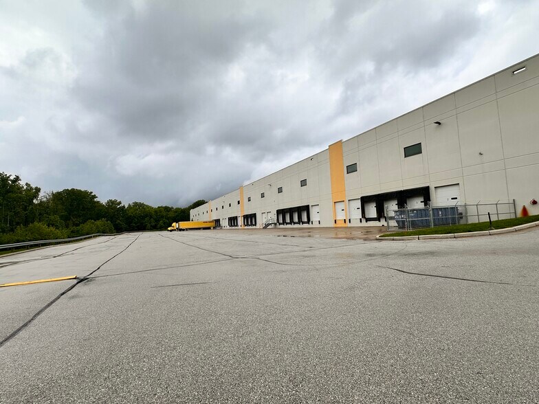More Photos Of 5325 Seerley Rd, Indianapolis Distribution For Lease