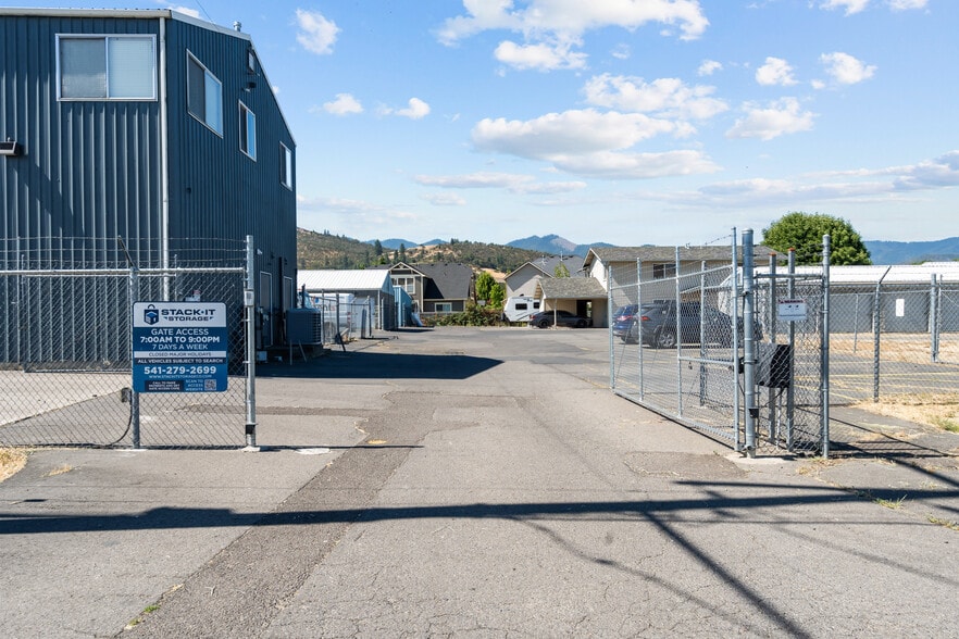 More Photos Of 1006 S Pacific Hwy, Talent Self Storage For Sale