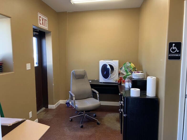 More Photos Of 1427 Tiger Dr, Thibodaux Light Distribution For Lease
