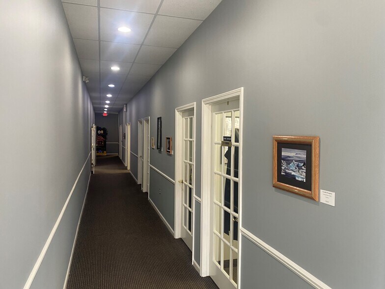 More Photos Of 80-82 Kercheval Ave, Grosse Pointe Farms Storefront Retail Office For Sale