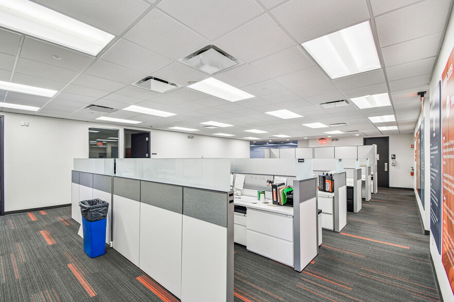 More Photos Of 902 N Himes Ave, Tampa Office For Lease