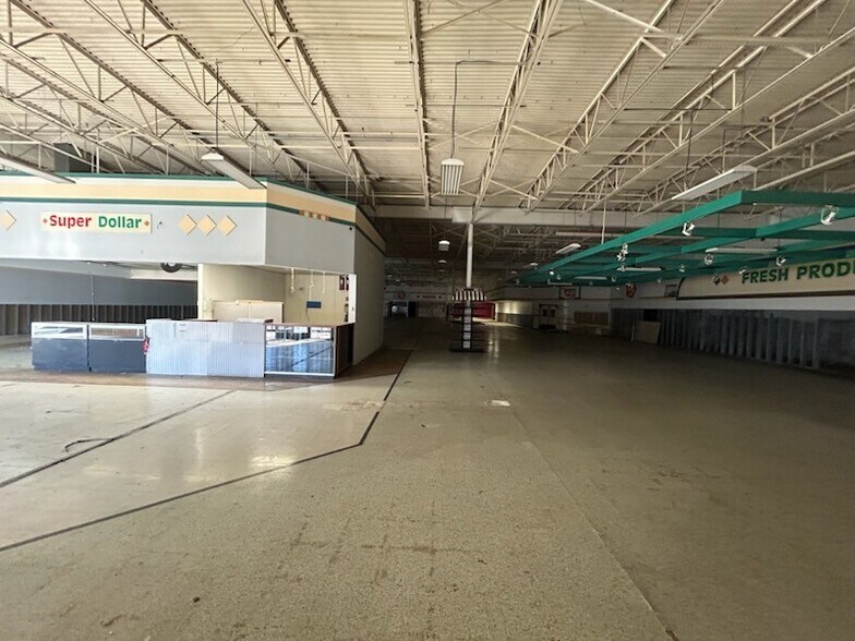 More Photos Of 3980 Veterans Memorial Pky, Adamsville Unknown For Lease