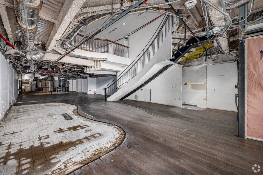 More Photos Of 701 W 7th St, Los Angeles Apartments For Lease