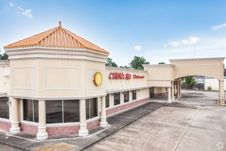 Primary Photo Of 5421 Fm-1960 Rd E, Humble Restaurant For Sale