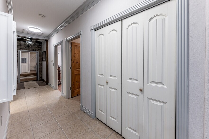 More Photos Of 101 Hidden Valley Cir, Huntsville Office For Sale