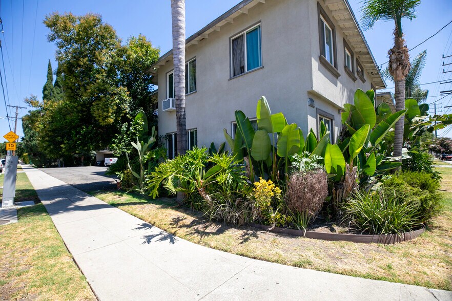 More Photos Of 15445 Vanowen St, Van Nuys Apartments For Sale