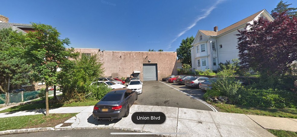 More Photos Of 75-77 Paterson Ave, Wallington Warehouse For Lease