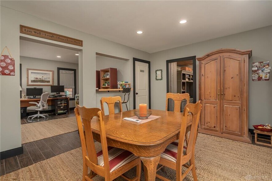 More Photos Of 324 Jones St, Dayton Office For Sale