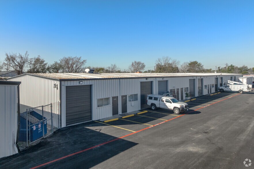 More Photos Of 7752 Hammerly Blvd, Houston Unknown For Lease