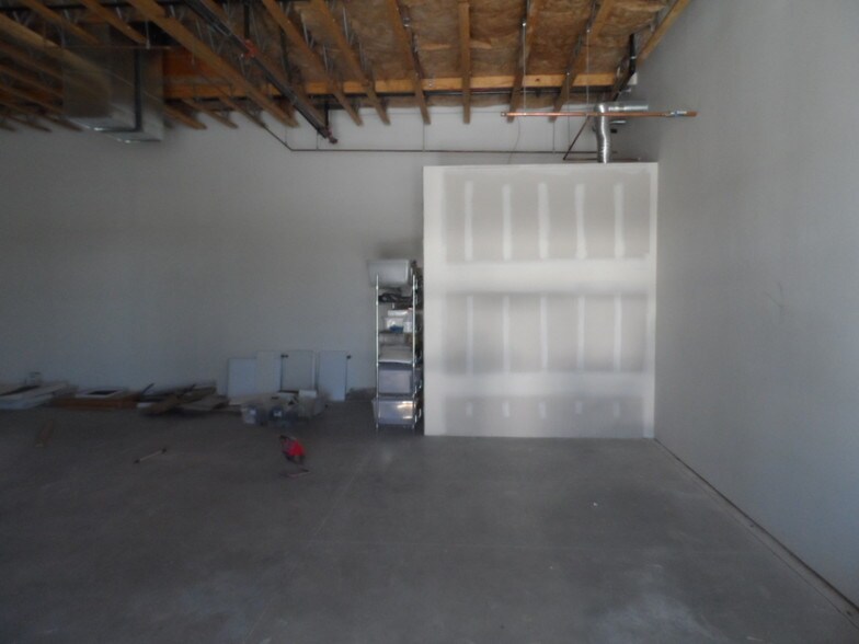 More Photos Of 21031 Constitution Dr, California City Medical For Lease